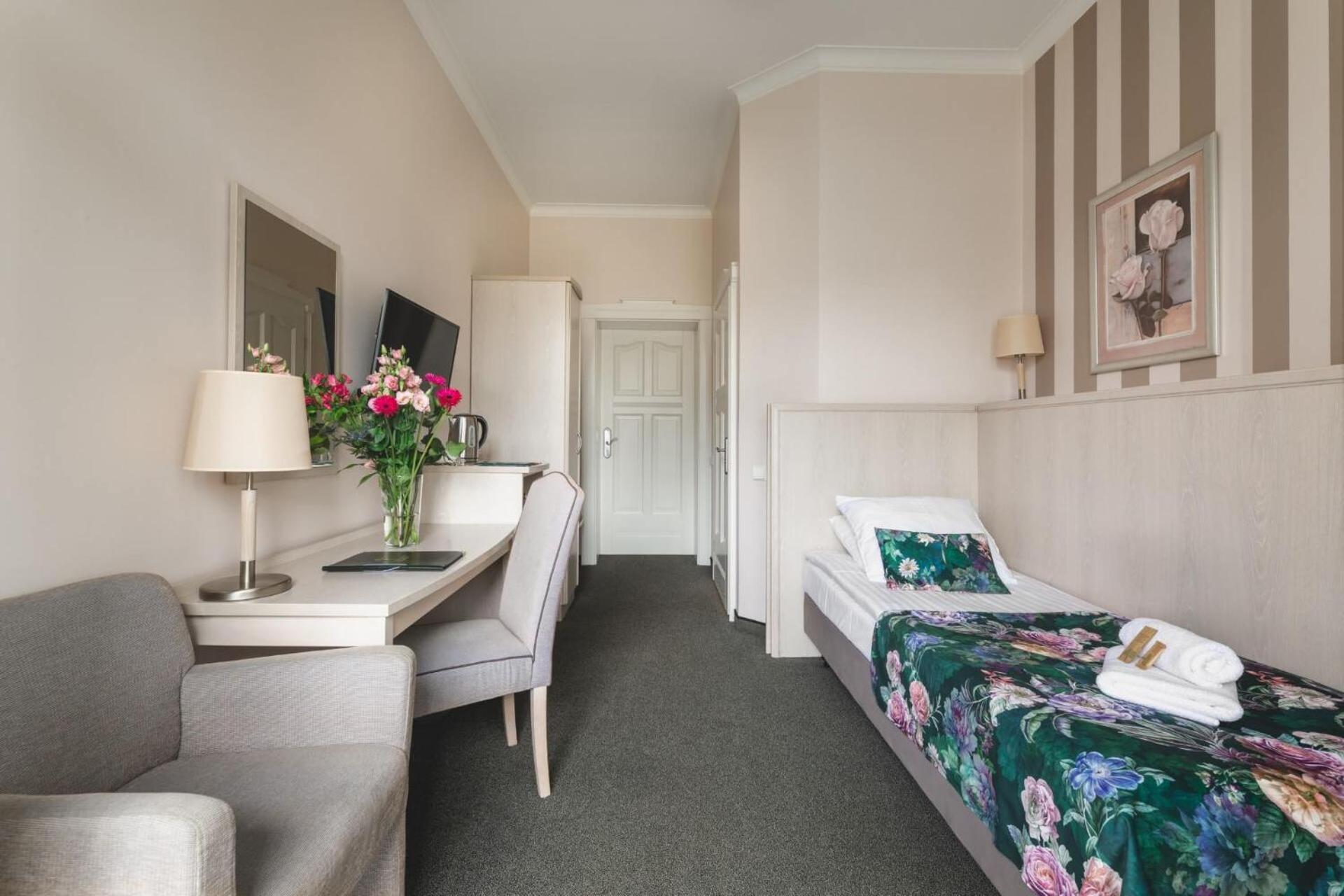 Hotel Amalia Kudowa Zdroj Luaran gambar