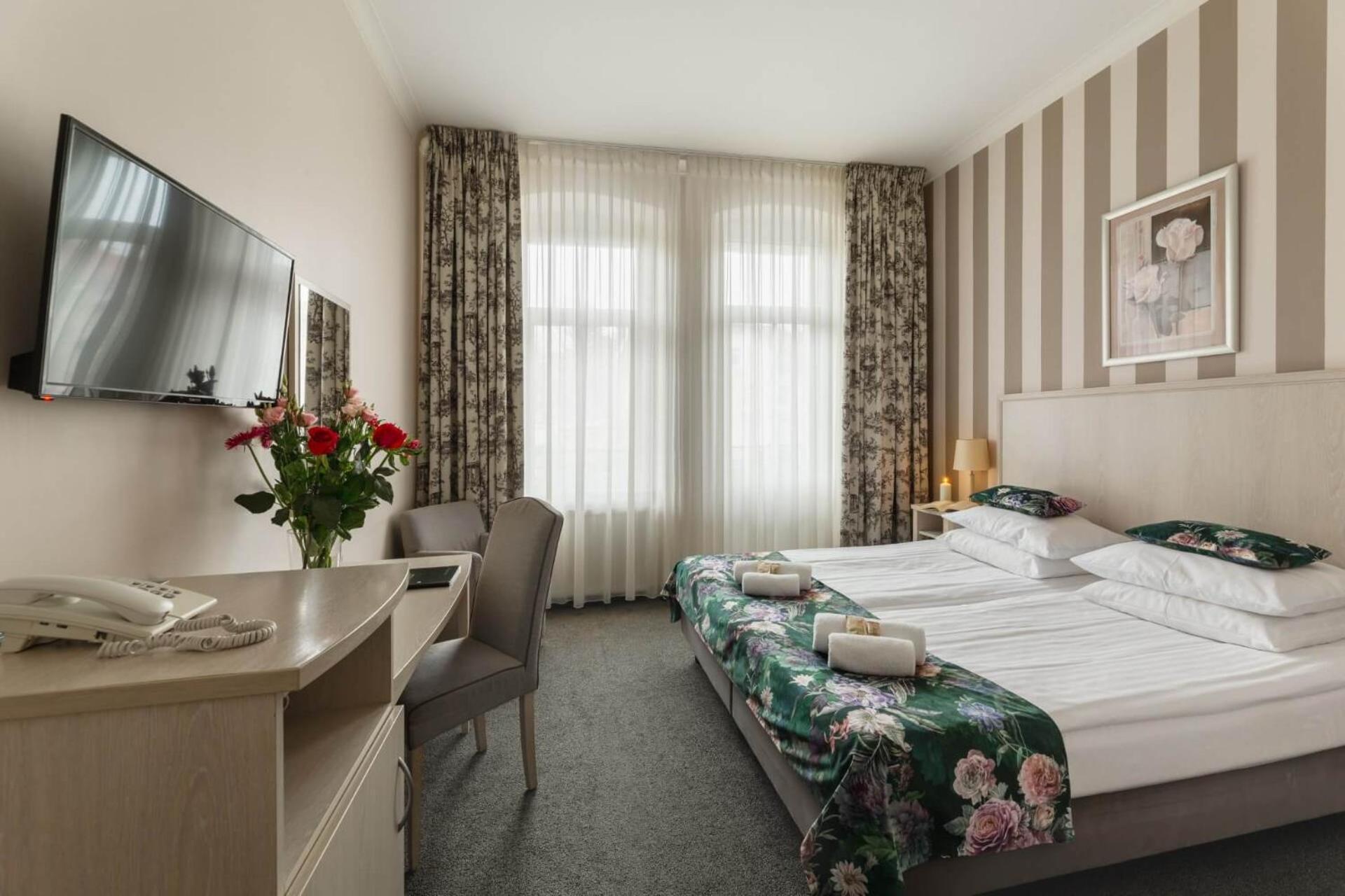 Hotel Amalia Kudowa Zdroj Luaran gambar