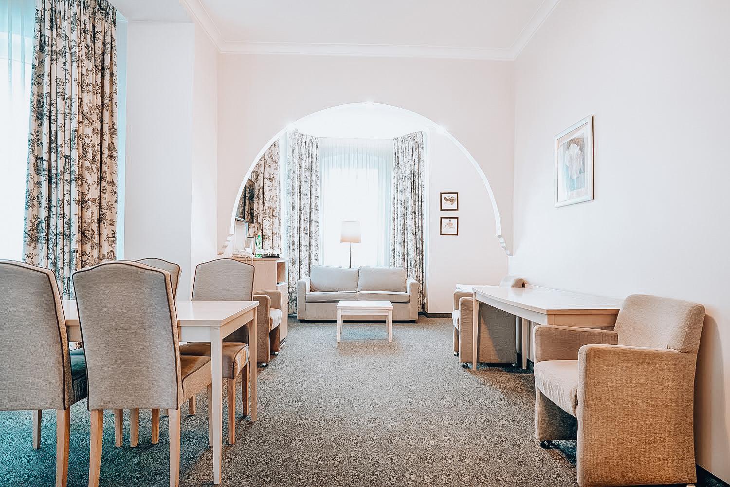 Hotel Amalia Kudowa Zdroj Luaran gambar