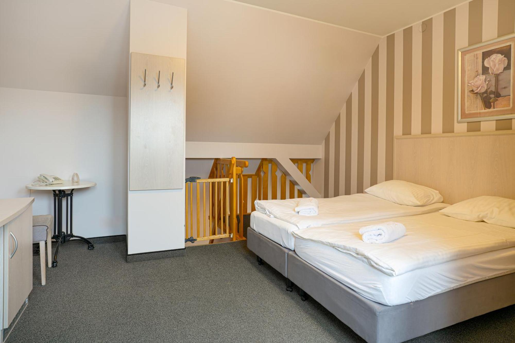Hotel Amalia Kudowa Zdroj Luaran gambar